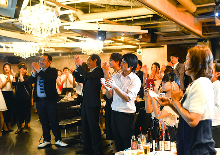盛り上がっている二次会！